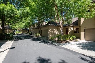830 E Riverpark Ln in Boise, ID - Building Photo - Building Photo