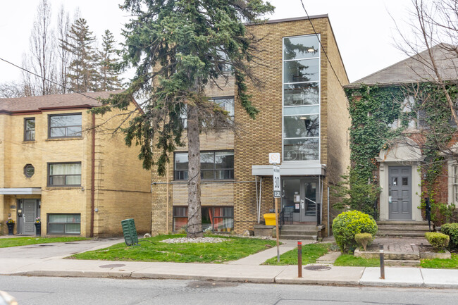 715 Millwood Rd in Toronto, ON - Building Photo - Building Photo