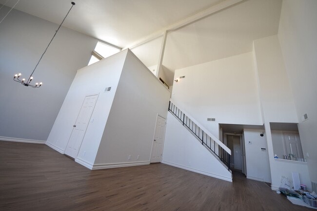 2323 S Bentley Ave in Los Angeles, CA - Building Photo - Building Photo