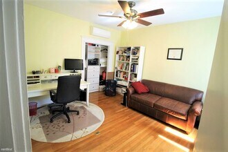 54 Dwight St, Unit 5 in Brookline, MA - Foto de edificio - Building Photo