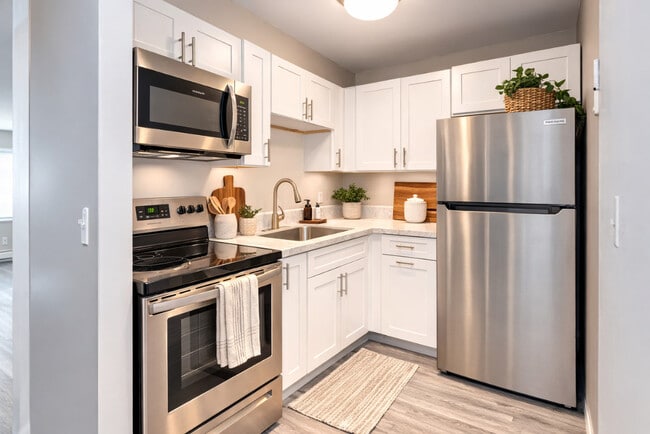 Serenity Village in Liverpool, NY - Foto de edificio - Building Photo