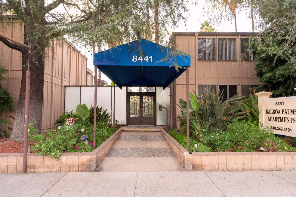 Balboa Palms Apartments in Northridge, CA - Building Photo