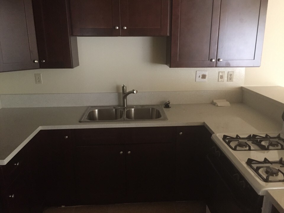 343 W Lomita Ave, Unit 202 in Glendale, CA - Building Photo