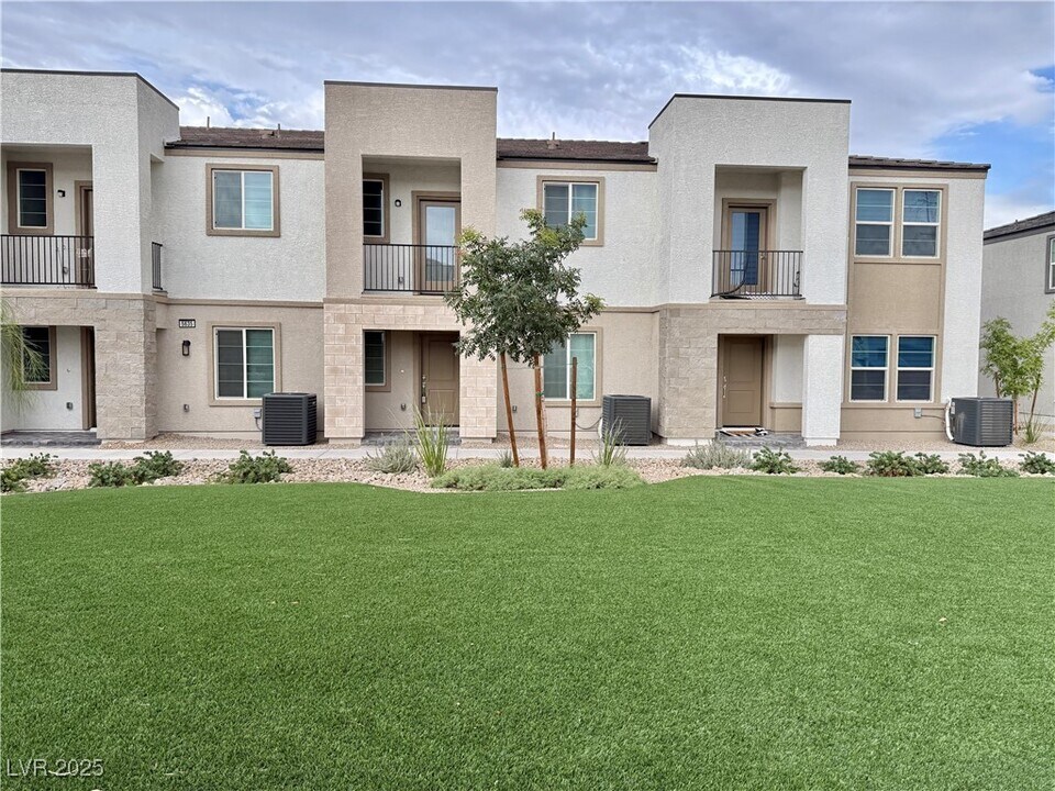 5672 Beguiling Falls St in Las Vegas, NV - Building Photo