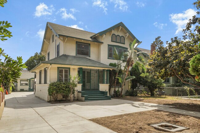1830 S Gramercy Pl in Los Angeles, CA - Building Photo - Building Photo
