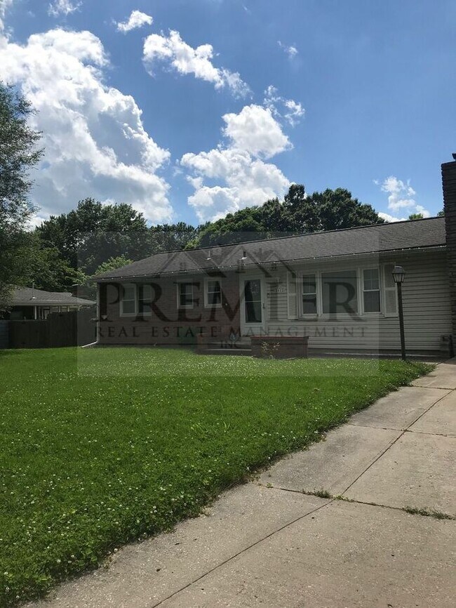 2612 Baker Rd in Independence, MO - Building Photo - Building Photo
