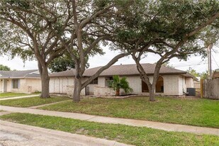 3725 Kingston Dr in Corpus Christi, TX - Building Photo