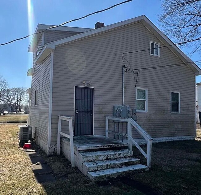 1008 W 1st St in Muncie, IN - Foto de edificio - Building Photo