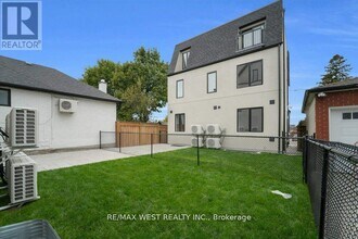 502 Atlas Ave in Toronto, ON - Building Photo - Building Photo