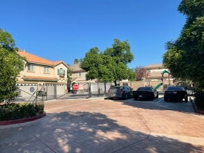 16558 Paine St in Fontana, CA - Foto de edificio - Building Photo