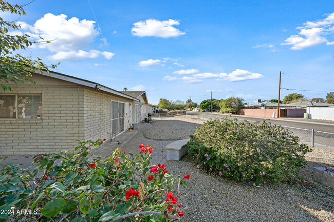 3445 E Earll Dr-Unit -2 in Phoenix, AZ - Building Photo - Building Photo