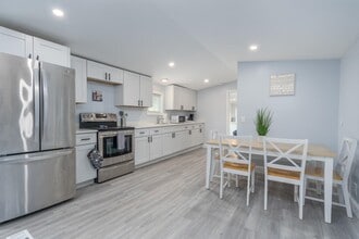 89 Kelley Pond Rd in New Hampton, NH - Foto de edificio - Building Photo