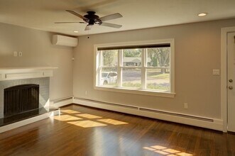 17 Hollywood Dr in Grafton, MA - Building Photo - Building Photo