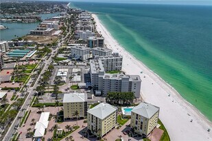3483 Gulf Shore Blvd N in Naples, FL - Building Photo