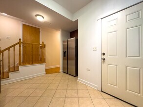 6750 N Greenview Ave in Chicago, IL - Building Photo - Building Photo
