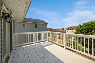 869 Beach St in Lindenhurst, NY - Building Photo - Building Photo