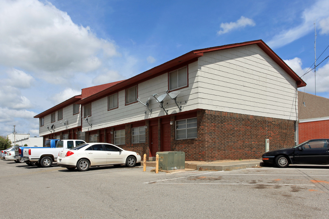 Campus South Apartments in Weatherford, OK - Building Photo