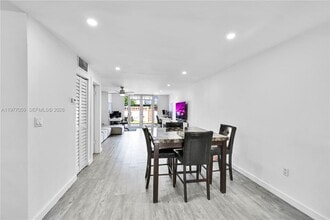 14145 Kendale Lakes Cir in Miami, FL - Building Photo - Building Photo