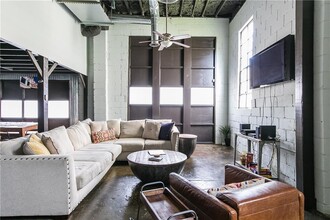 670 Terry St SE in Atlanta, GA - Foto de edificio - Building Photo