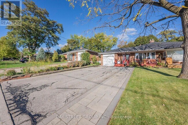 43 Sherwood Forest Dr in Markham, ON - Building Photo - Building Photo