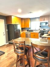 5455 N Main St, Unit 4F in Fall River, MA - Foto de edificio - Building Photo