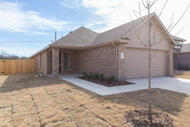 1603 Dove Cir in Ennis, TX - Foto de edificio - Building Photo