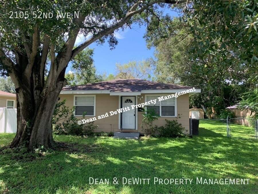 2105 52nd Ave N in St. Petersburg, FL - Building Photo