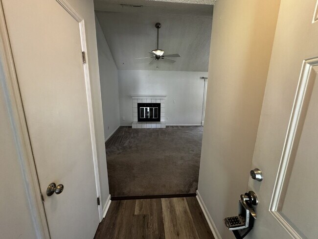 1329 Forest Lake Dr in Hinesville, GA - Building Photo - Building Photo