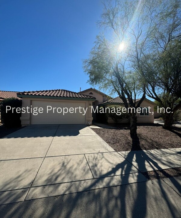 8120 E Slate Ridge Dr in Tucson, AZ - Foto de edificio