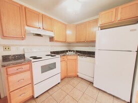 14 Belltown Rd, Unit 3 in Stamford, CT - Building Photo