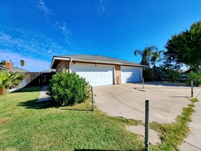 2408 W Home Ave in Fresno, CA - Building Photo - Building Photo