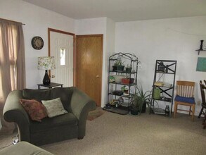 1631 Muscatine Ave in Iowa City, IA - Building Photo - Building Photo