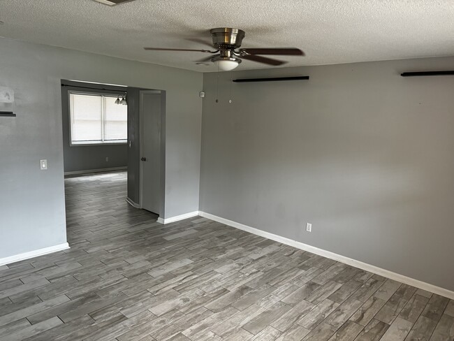 1042 Live Oak Dr in Hinesville, GA - Building Photo - Building Photo