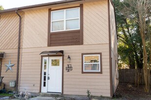 208 Third St SE in Fort Walton Beach, FL - Building Photo