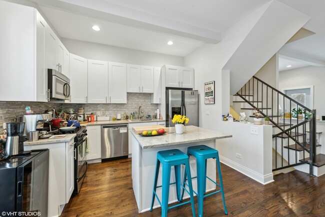 property at 1744 N Hoyne Ave
