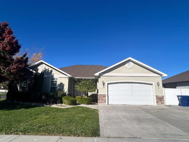 property at 492 Shadetree Trail