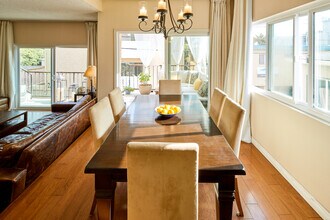 817 10th St in Santa Monica, CA - Building Photo - Building Photo