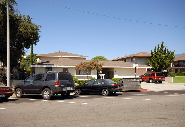 619 N Alameda Ave in Azusa, CA - Foto de edificio - Building Photo