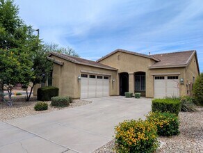 2828 E Ridgewood Ln in Gilbert, AZ - Building Photo - Building Photo