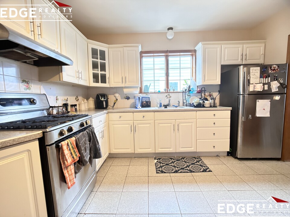 19 Shannon St in Boston, MA - Building Photo