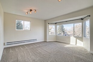 10490 W Dakota Ave in Lakewood, CO - Building Photo