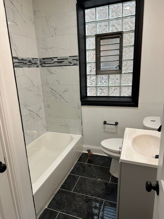 8040 S Langley Ave in Chicago, IL - Building Photo - Building Photo