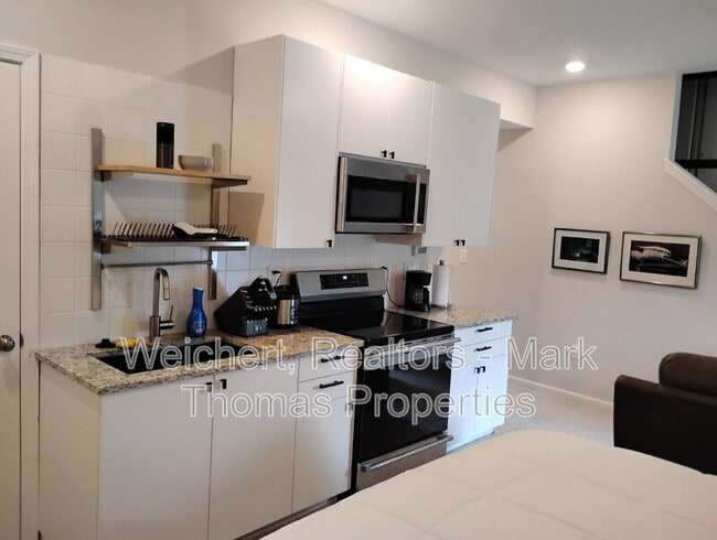property at 1035 Manorhaven Dr