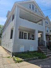 220 Hamilton St in New Brunswick, NJ - Building Photo - Building Photo