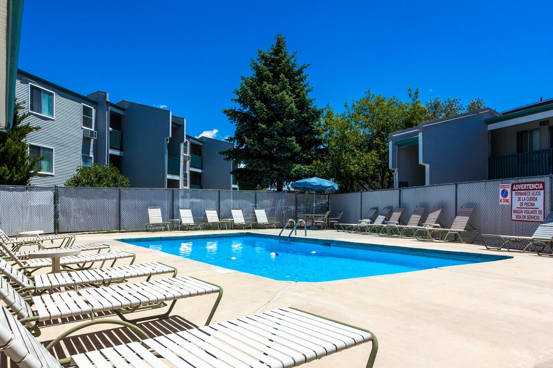 Lincoln Springs Apartments in Colorado Springs, CO - Building Photo