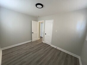 2702 Wildwood Dr in Greensboro, NC - Building Photo - Building Photo