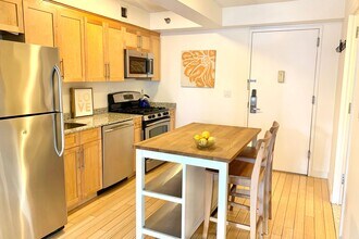 516 W 47th St in New York, NY - Building Photo - Building Photo