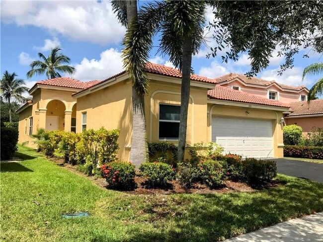 property at 1118 Chinaberry Dr