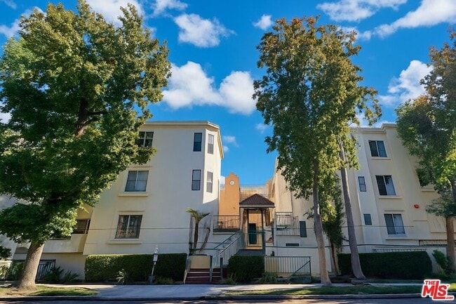 property at 5420 Sylmar Ave