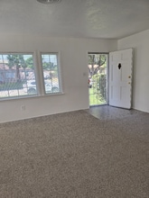 925 W Mirada Rd in San Bernardino, CA - Foto de edificio - Building Photo